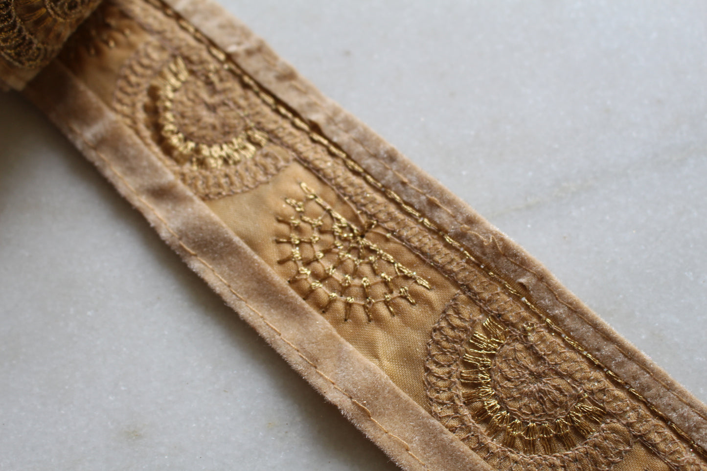 GOLD( HCL Velvet Beige 2309271352 )