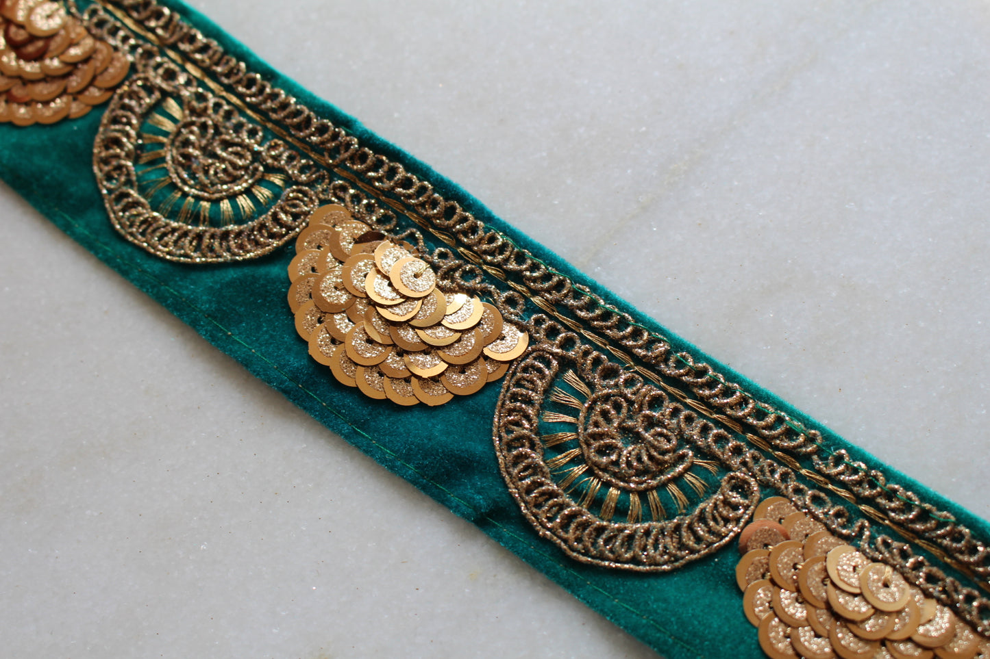 GOLD( HCL Velvet Eme Green 2309271359 )