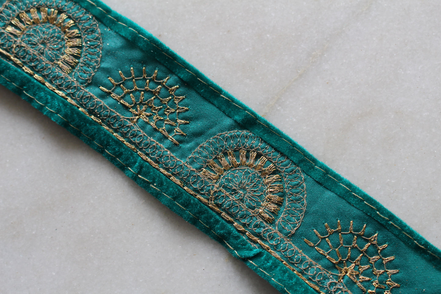 GOLD( HCL Velvet Eme Green 2309271359 )