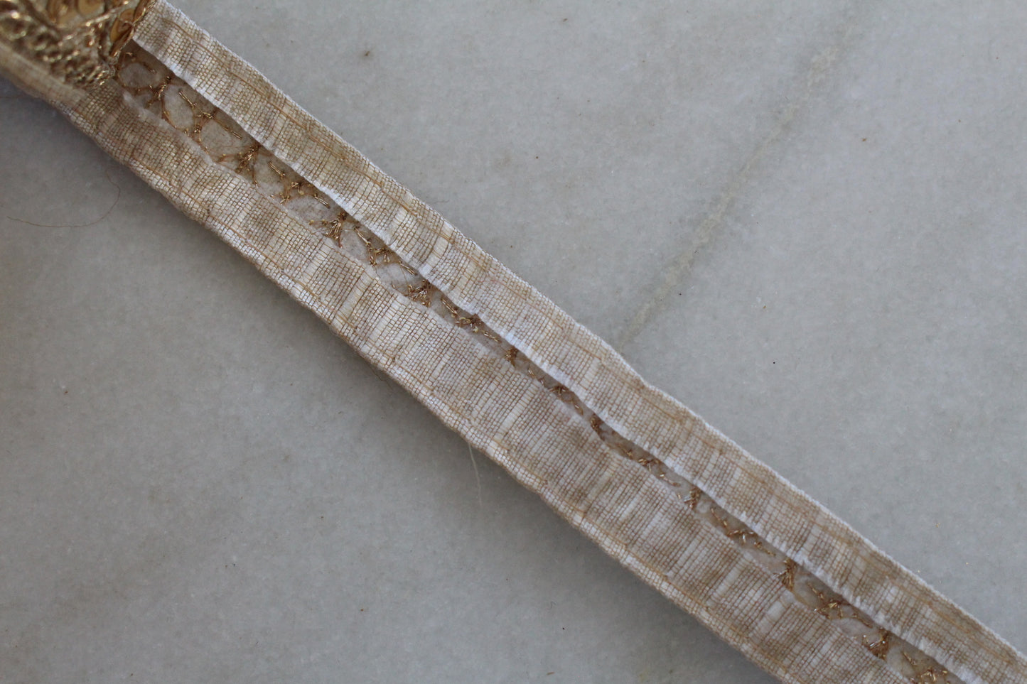 GOLD - White 27301132