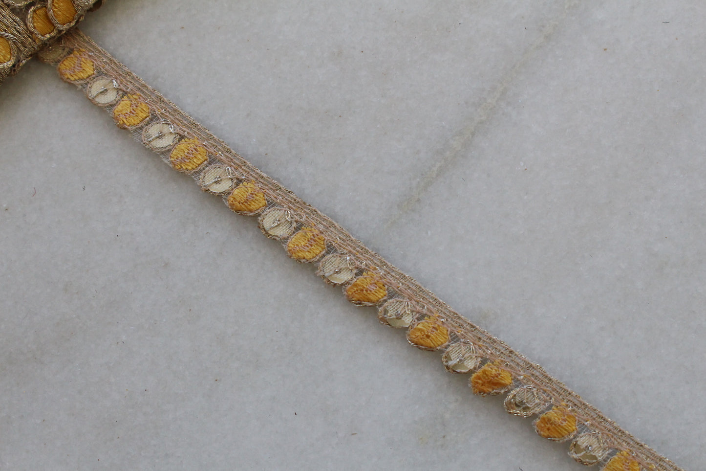 Unique - Yellow Circle 27301158