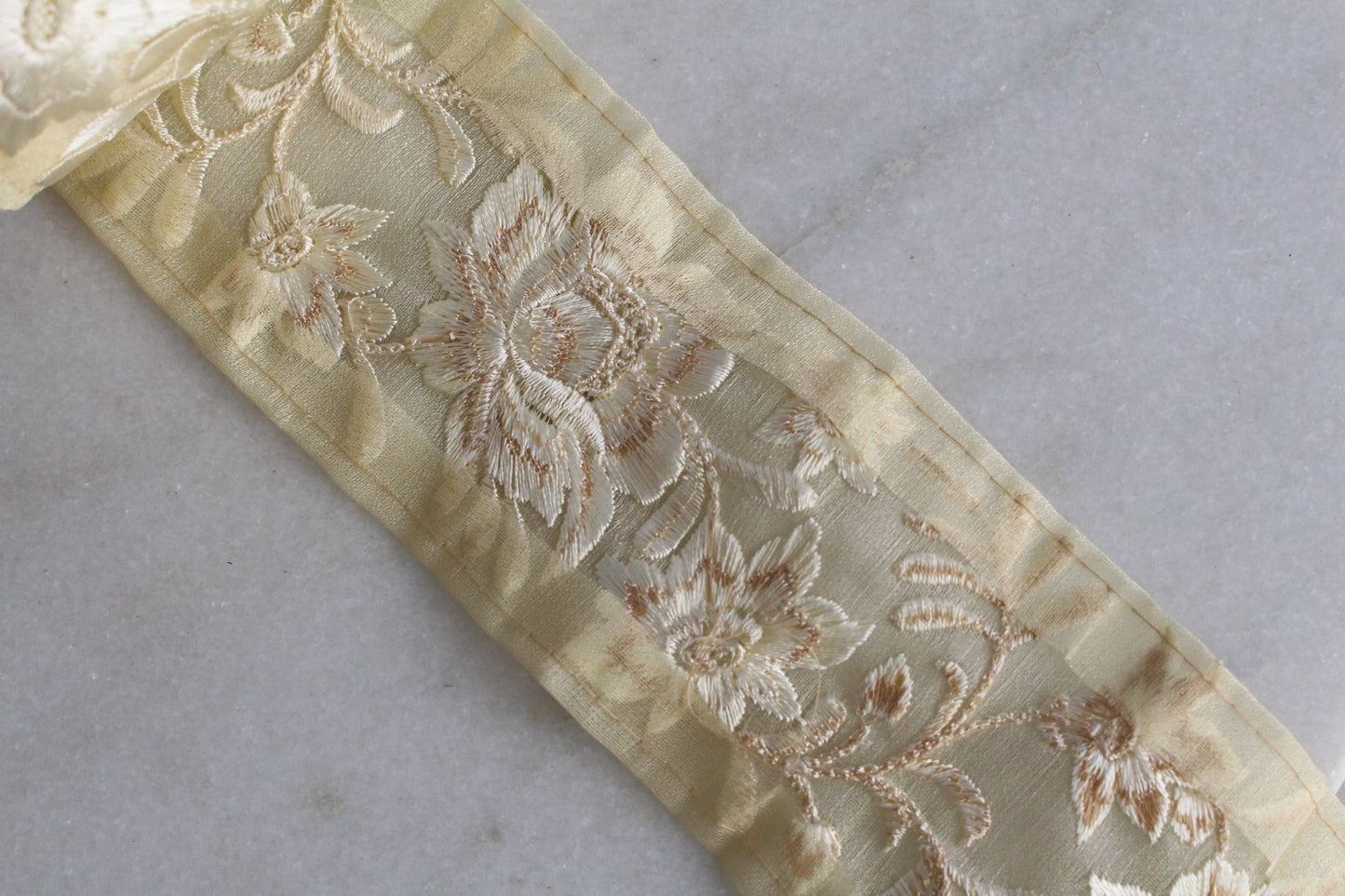 Flower Elegant ( Yellow Beige 28182133 )