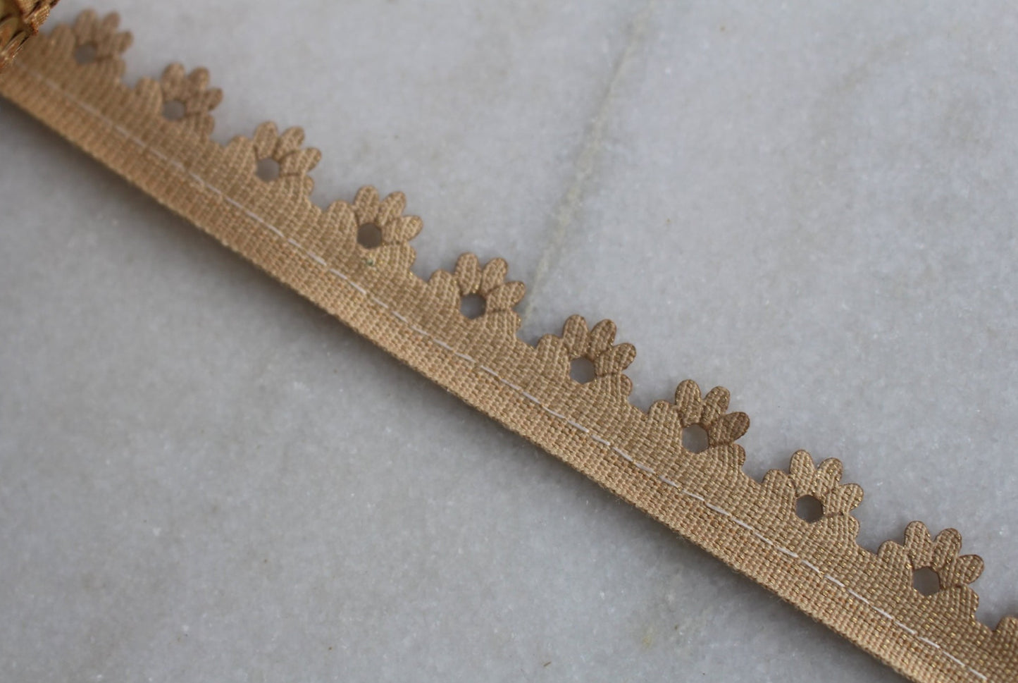 Unique  ( Arc Mini Gold - 28182120 )