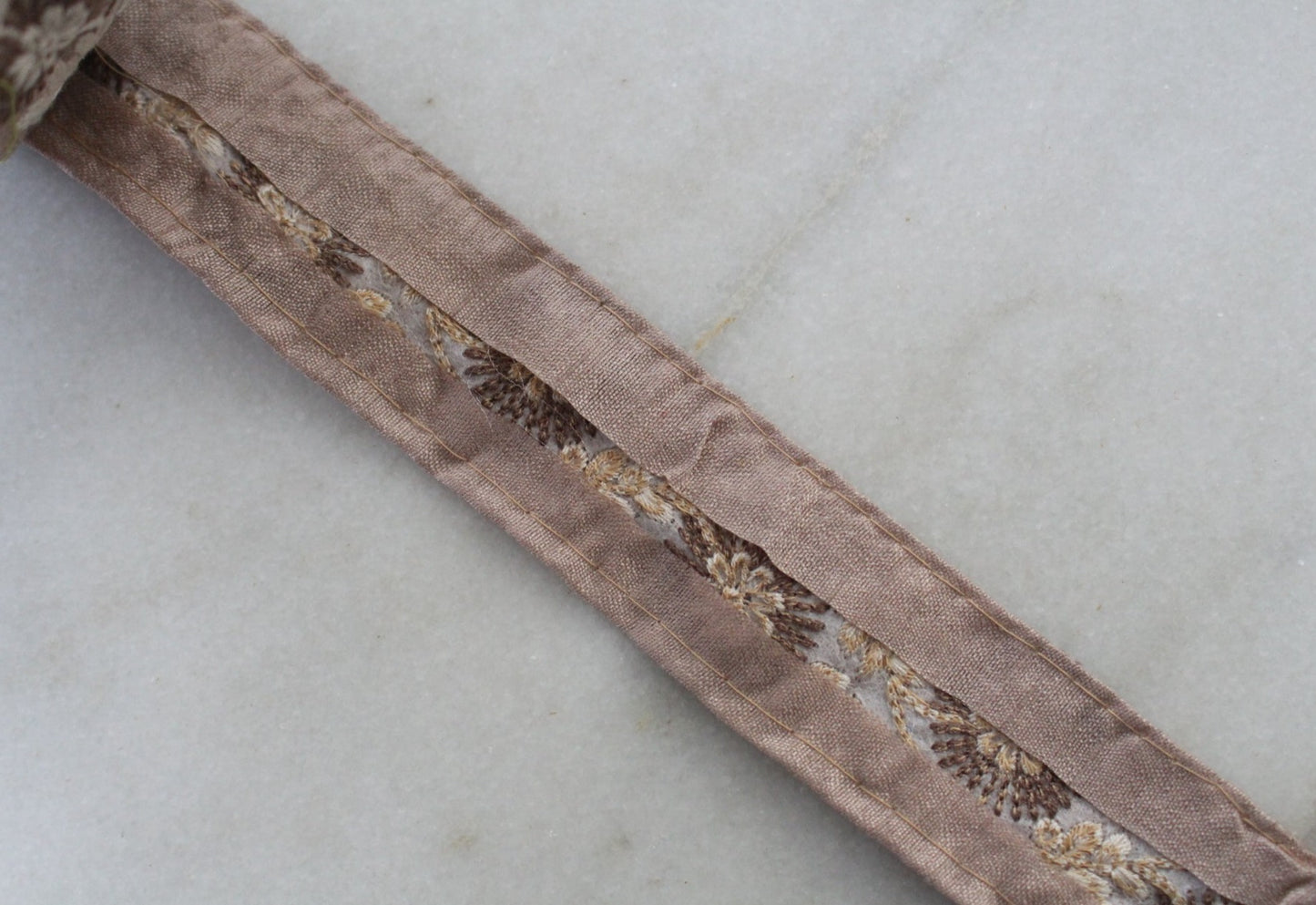 Flower ( Reddish brown - 211051534 )