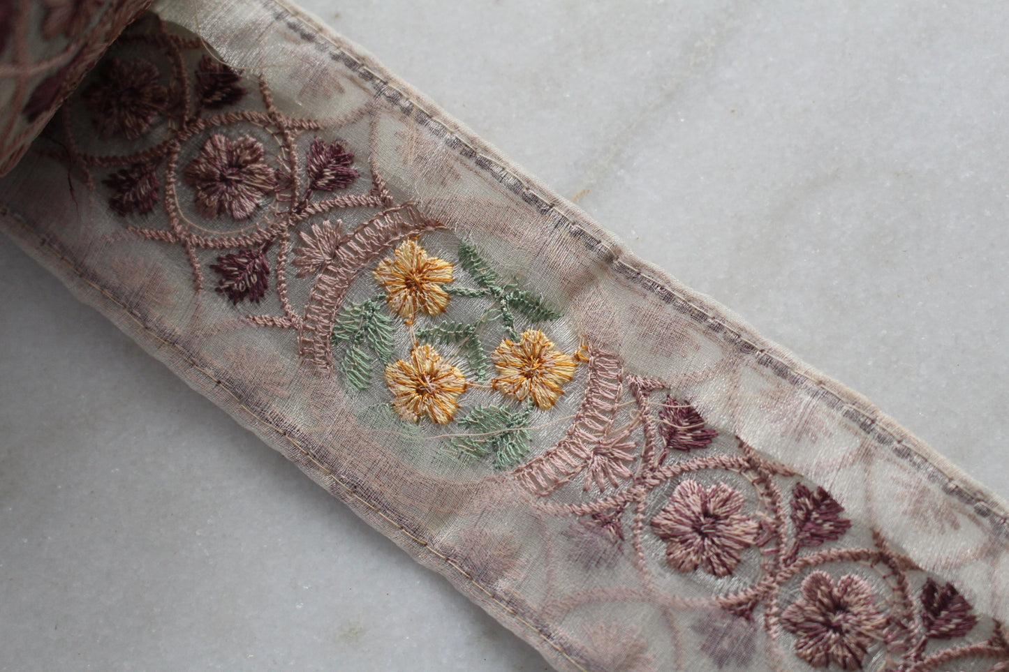 Flower Garden ( Circle Purple - 211191557 )