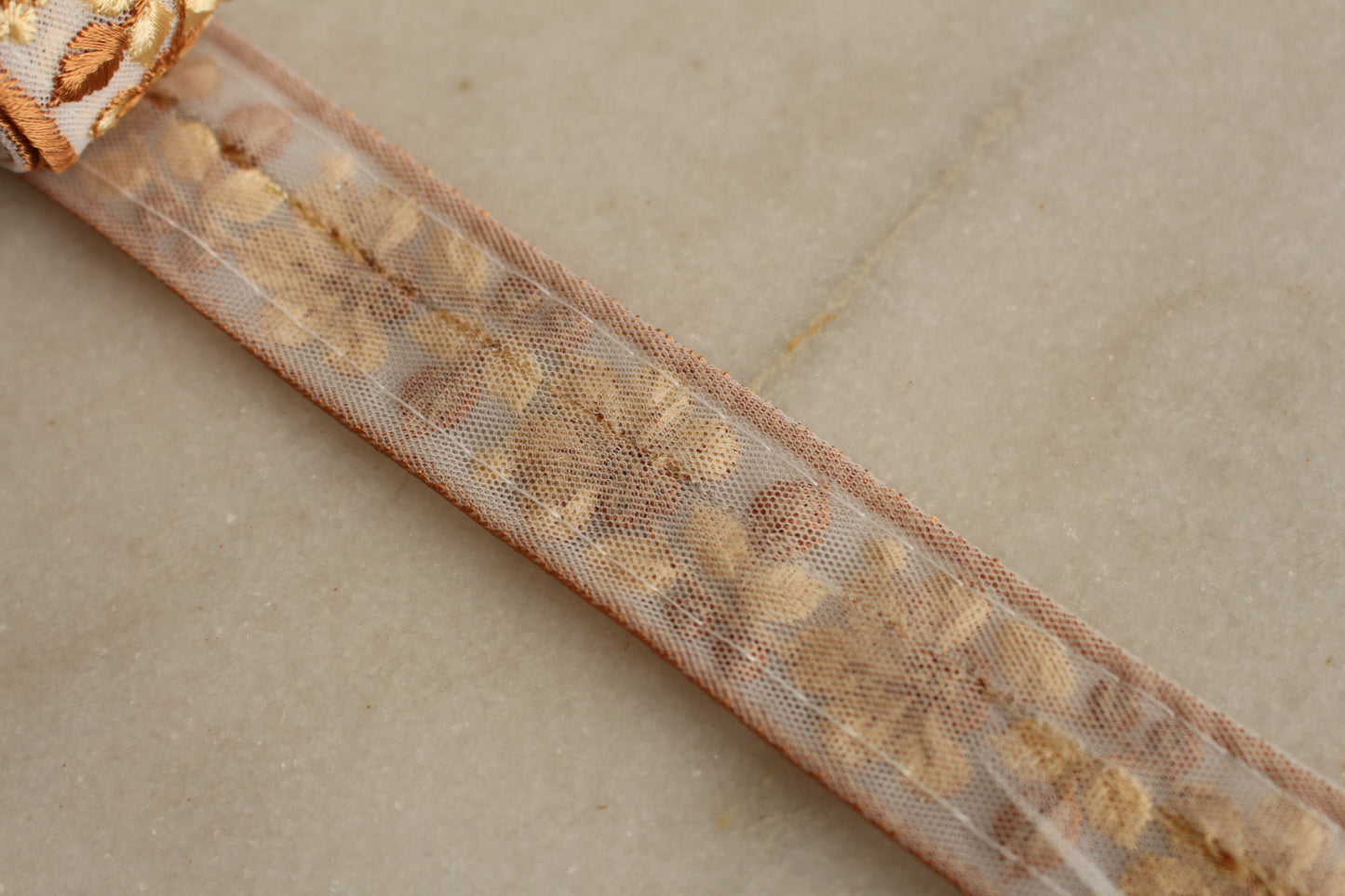 Flower ( White 212202125 )