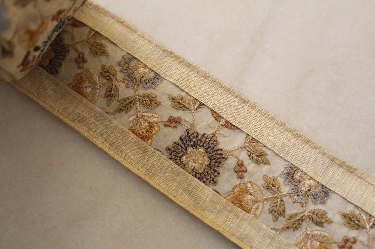 Flower Garden ( White BY 31221156 )