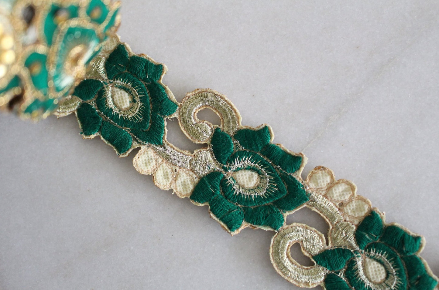 Unique Ribbons ( Gold × Green - 1 )