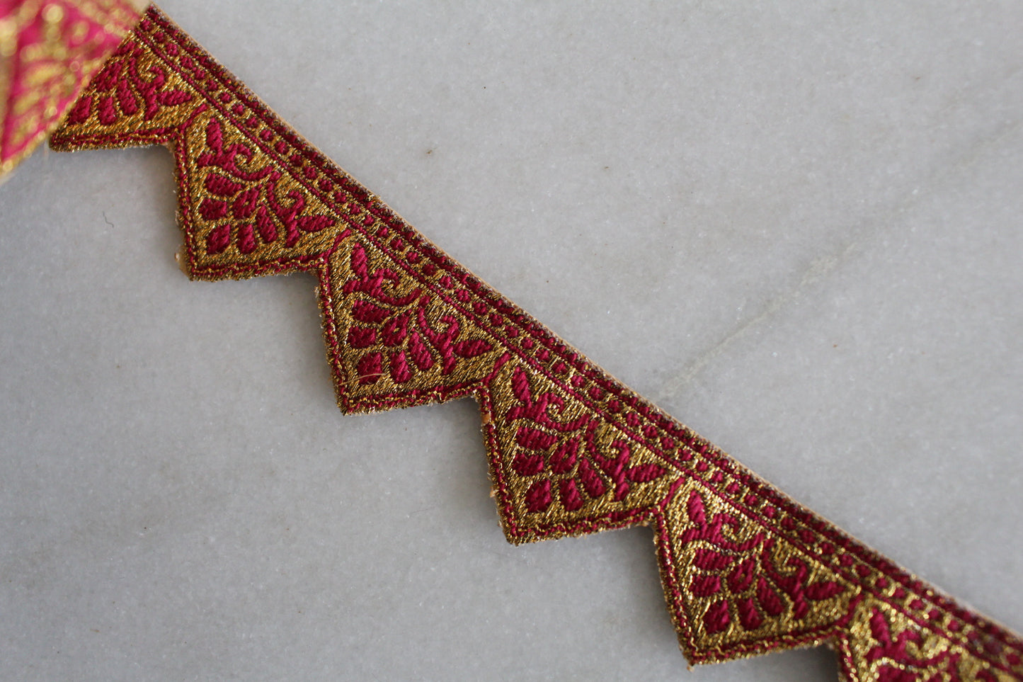 Unique Ribbons ( Zigzag Gold × Red - 1 )