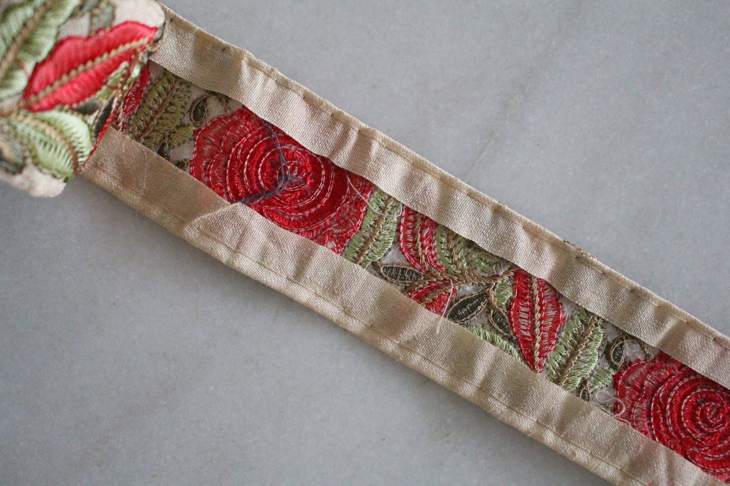 Flower Garden ( Beige × Red Flower - 1 )