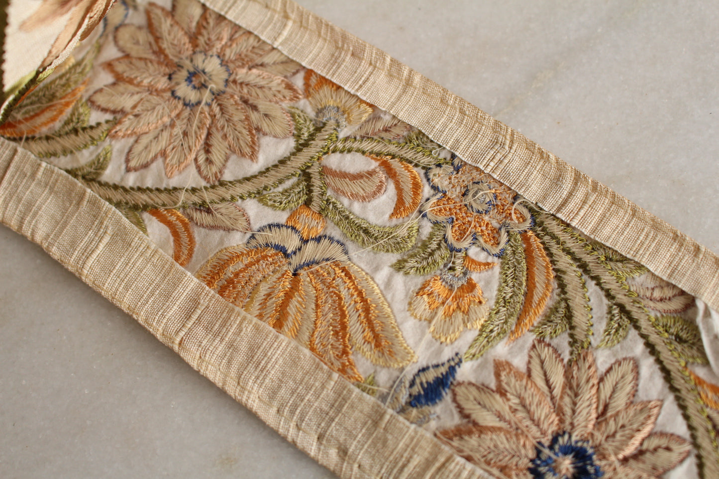 Flower Garden ( LF White Yellow - 212201651 )