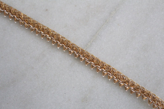 Unique  ( Triangular Gold - 11464 )